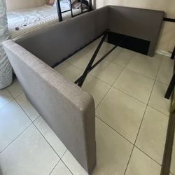 Twin Day Bed w/ Trundle Pull Out