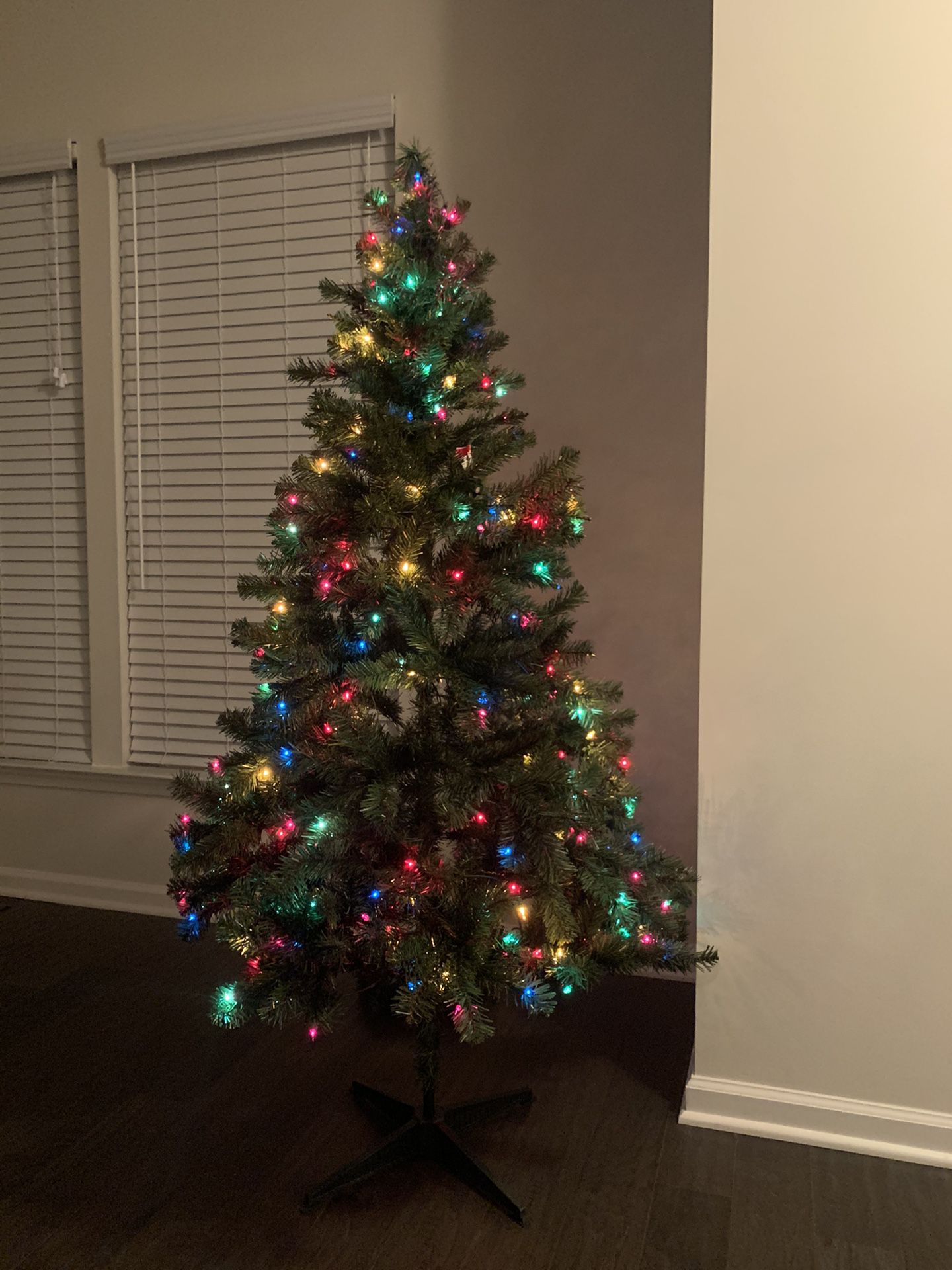 6ft Pre Lit Christmas Tree