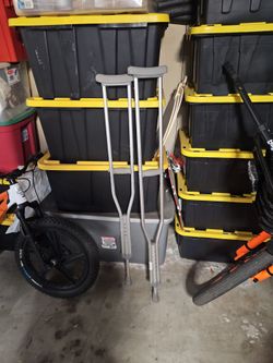 Adjustable crutches