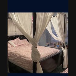 Crate & Barrel Canopy Bed Queen
