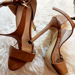 TAN ELEGANT HEELS SIZE 6