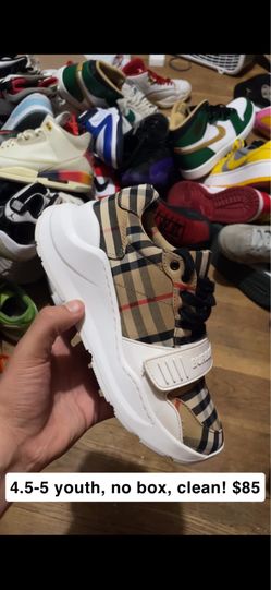 Burberry shoes fits 4.5-5 youth