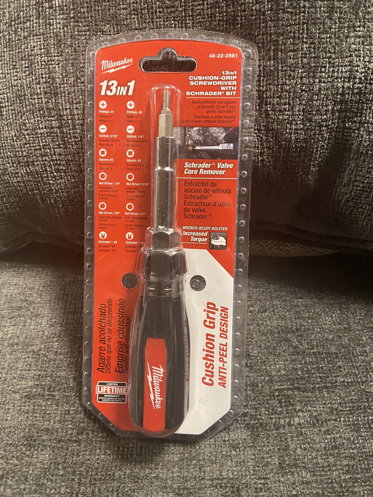 Milwaukee 13 In 1 Cushion Grip Screwdriver With S grader Bit