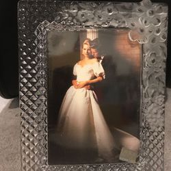 Mikasa 5x7 crystal picture frame. Perfect wedding or anniversary gift!