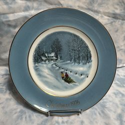 Vintage Avon Christmas Plate “Bringing Home the Tree” 1976