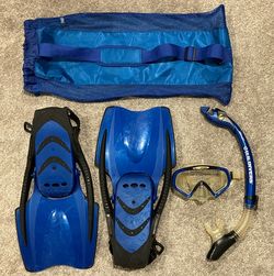 Complete Snorkel Set: Mask, Fins, Snorkel, Carry Bag