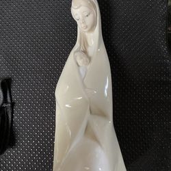 Lladro Madonna And Child  