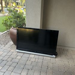 60 Inch Smart Tv Vizio W/ Soundbar Attached 