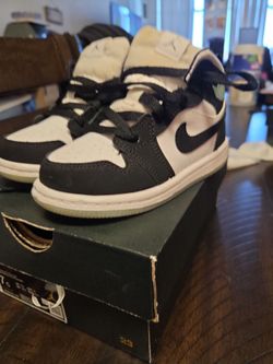 Jordan 1s Mid white/black/teal tint 7c