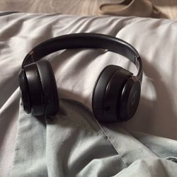 Solo 4 beats black 