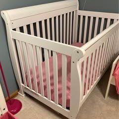 Convertible Crib and Changing Table white wood