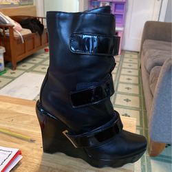 Louis Vuitton  Boots  37