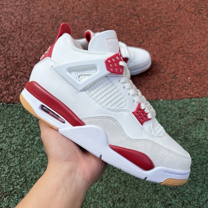 NIKE SB x Air Jordan 4 "Varsity Red"