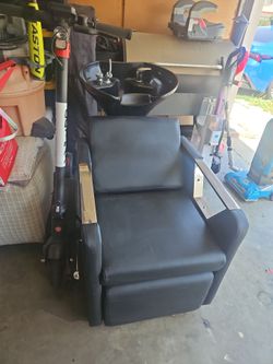 Salon chair