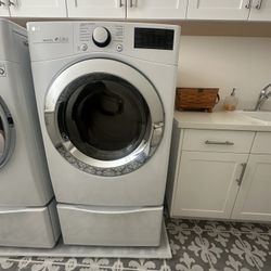 LG 12 Cycle Washer & Dryer Set 