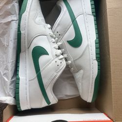 Nike Dunks 