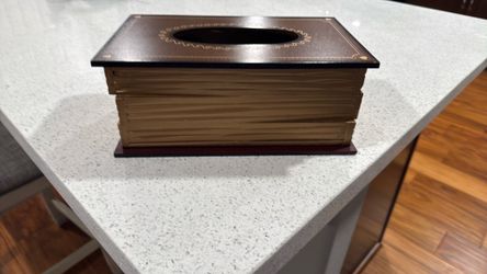 Tissue holder box