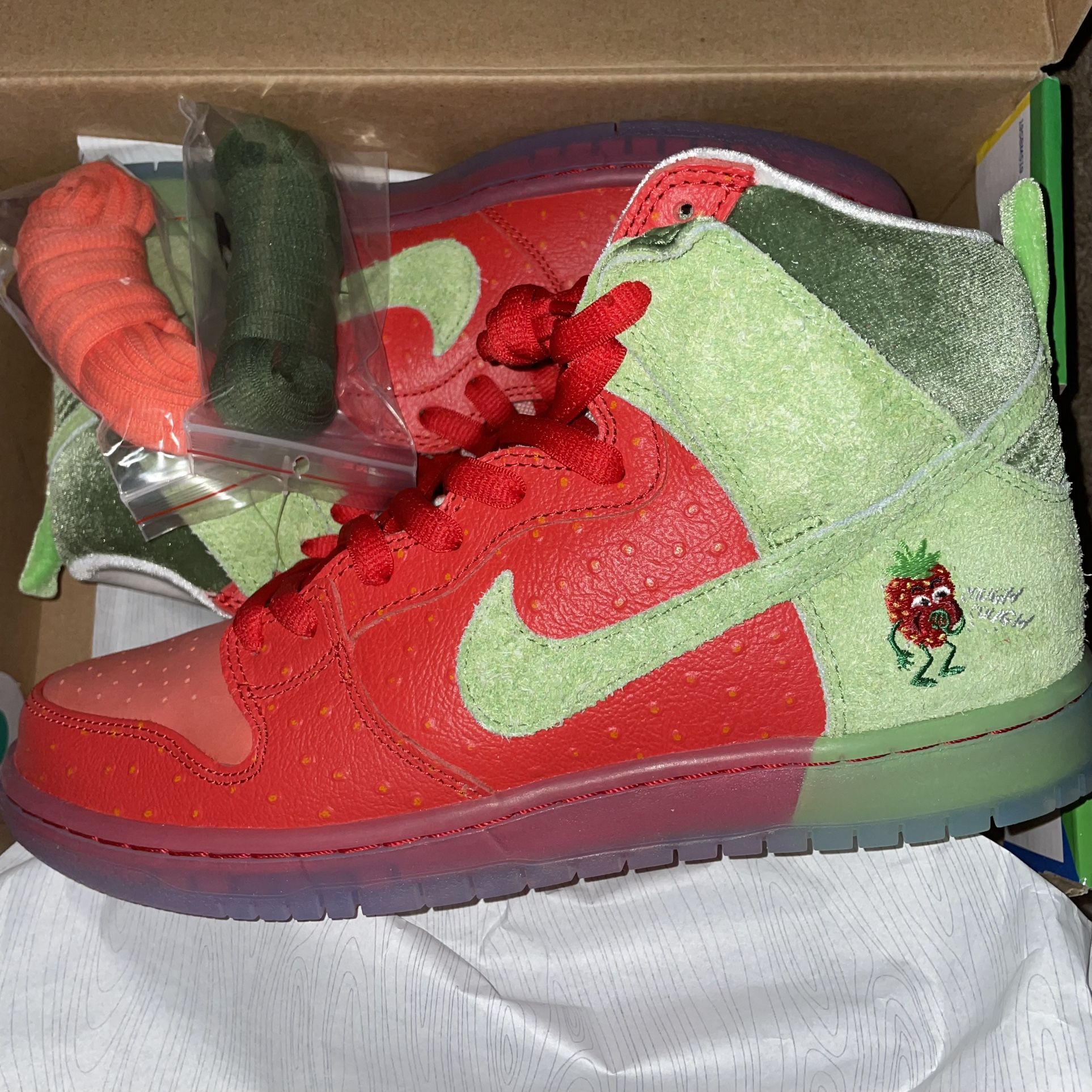 Nike SB Strawberry Cough