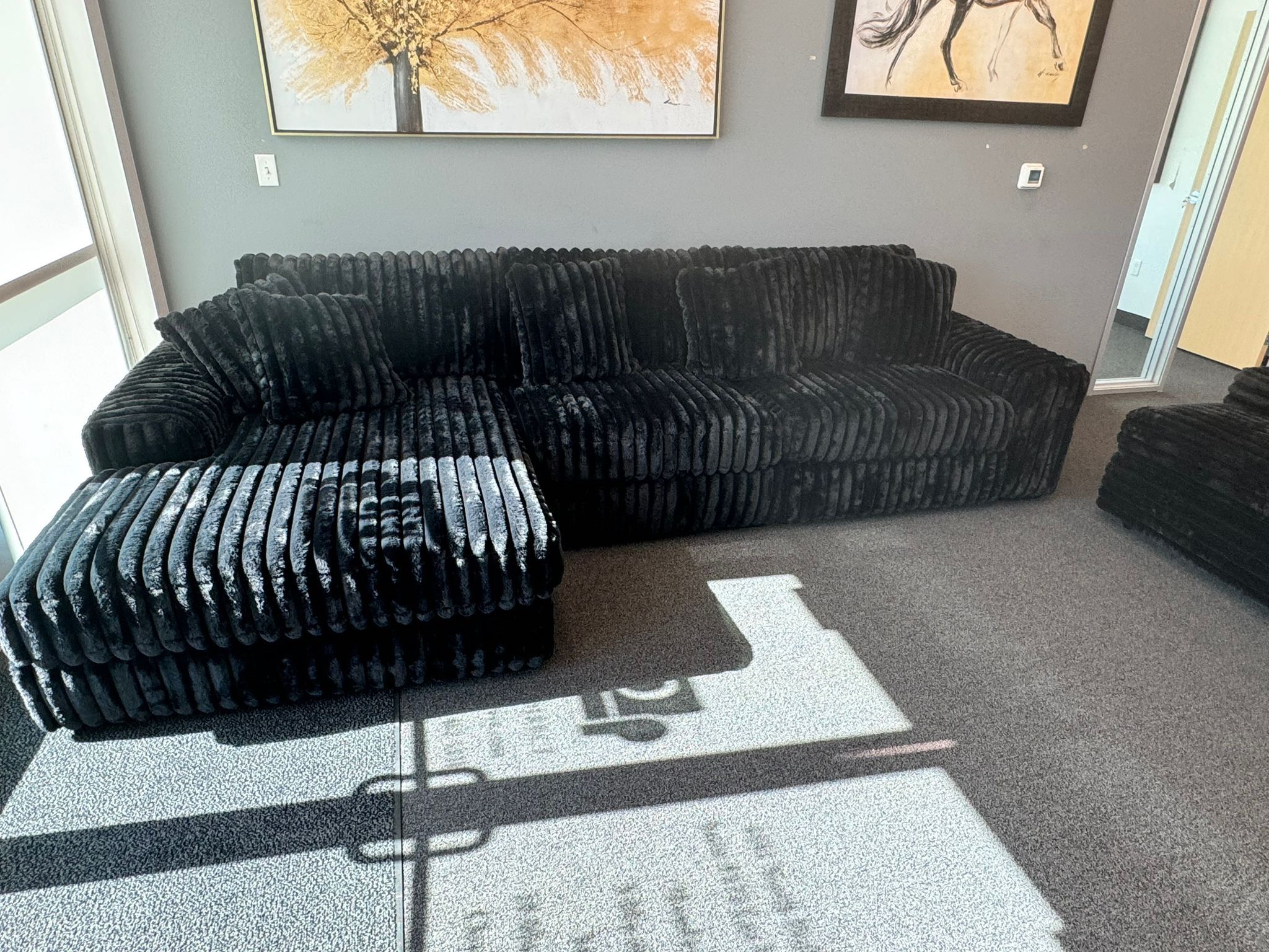 NEW SPECIAL!✨Black Sectional (Left Chaise) w/ Pillows