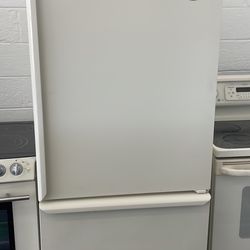 Amana Bottom Freezer 33 Wide 67 Tall 