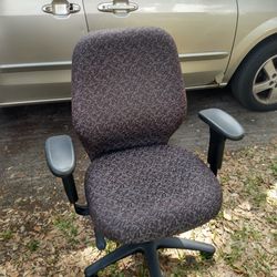 VERY NICE ADJUSTABLE OFFICE CHAIRS