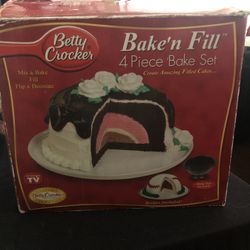 Betty Crocker Bake’n Fill 4 Piece Bake Set