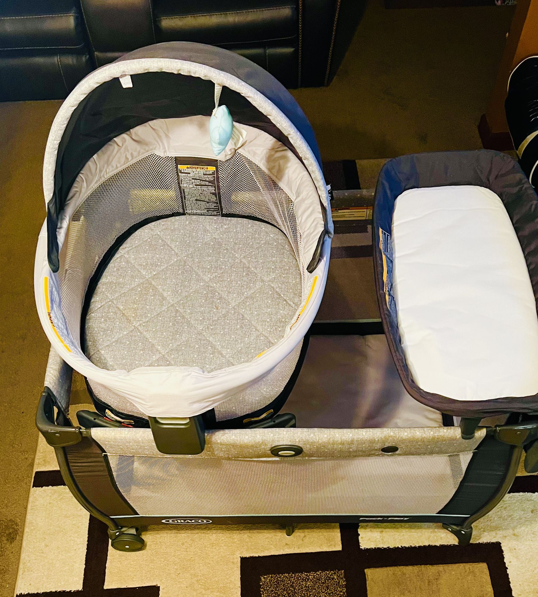 Pack n Play (Play Pen,Bassinet and Changing Table by. Graco