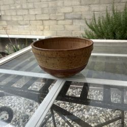Gorgeous custom made handmade vintage, signed pottery bowl, 6 inch diameter, 3 inch high