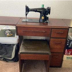 Singer sewing machine - $200  (murrieta)