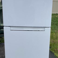Magic Chef Refrigerator 2wide 26dedp 59high Apartment Size