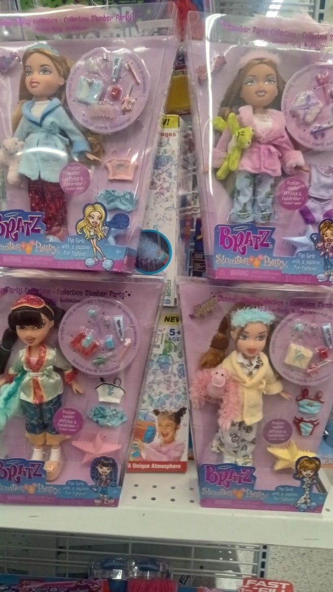 BRATZ SLUMBER PARTY DOLLS NEW