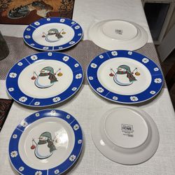 Four Holiday Home Dinner Plates and Two Dessert Plates