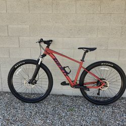 GIANT TALON 2 MOUNTAIN BIKE 29 ER 1 X 9 SPEED LIKE NEW( CHECK MY OTHER BIKES)