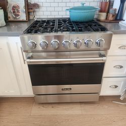 Viking 30" gas range.  NEW