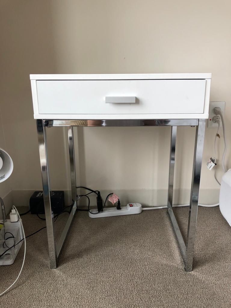 White Modern Nightstand with Drawer