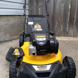 Like-New DeWalt 21" Inch 725EXI RWD Self Propelled Lawnmower With Bag And High Rear Wheels 
