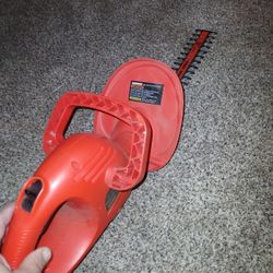 New Black & Decker 16in Plug In Hedge Trimmer Only 20$