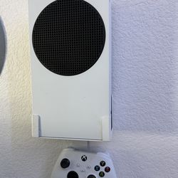 Xbox SERIES S with Wall Mount and Controller Holdee