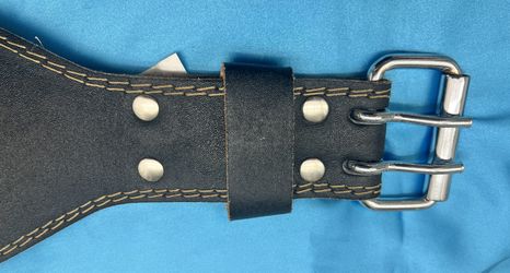 Harbinger 5 Leather belt. Size 5. Padded for La Fitness $35 brand new.