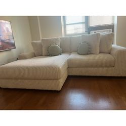 Ashleys Lindyn 2-piece Modular Loveseat with Chaise 