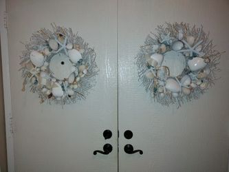 Two Honey Breeze SHELL WREATHS 20"!