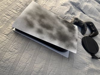 PlayStation 5 / ps5 2 controllers and stand