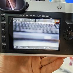 Leica Q silver body, TYP116 body overall color is good. There is a slight 