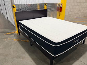 Yaheetech Farmhouse Wood Bed Platform with Headboard and Wood Slat Support, with mattress