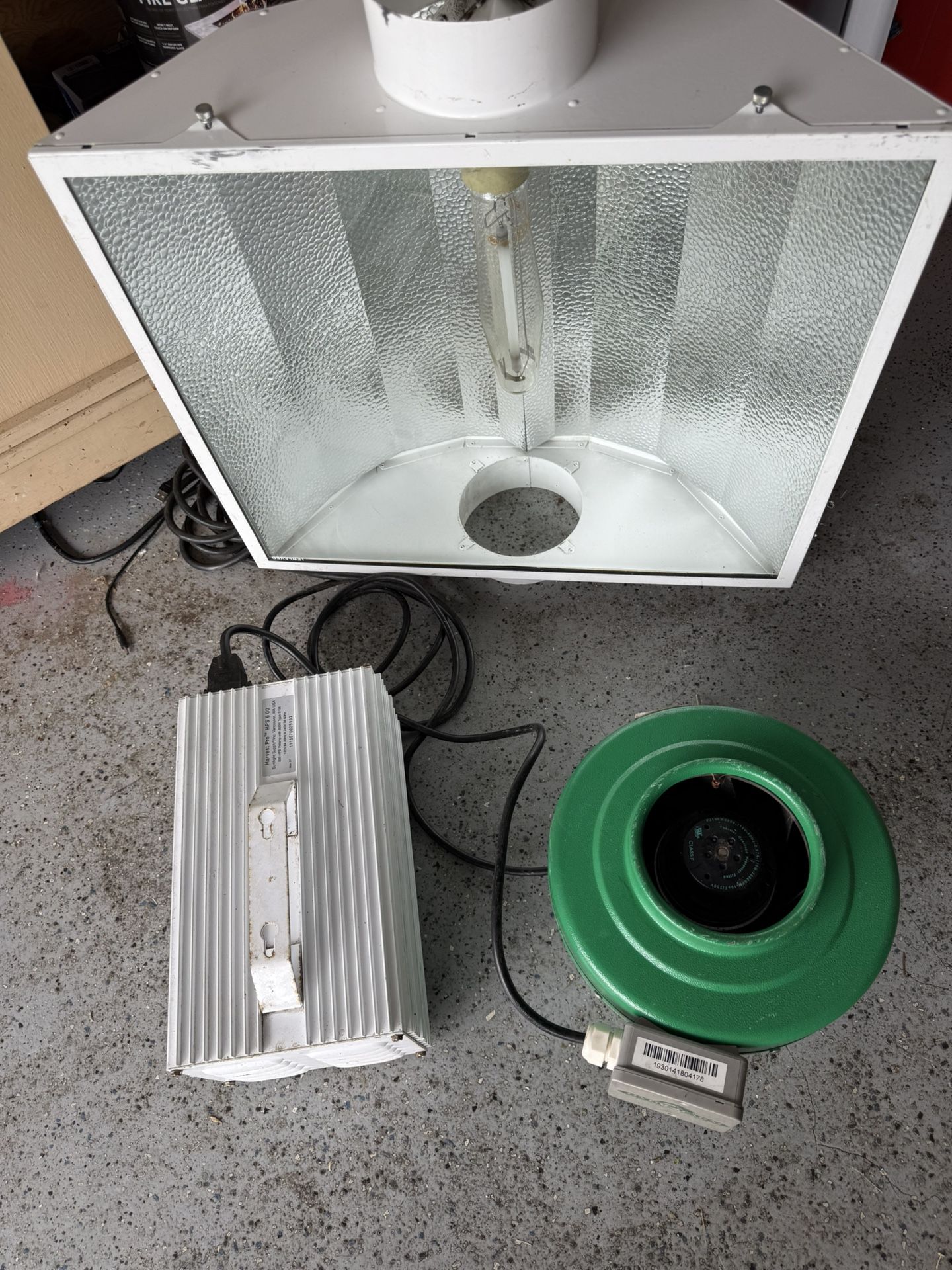 600 Watt Grow Light W/ Ballast, Ventilator & Filter