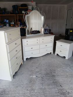 4 pieces bedroom set