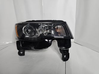 2017-2021 Jeep Grand Cherokee Halogen Headlight Right Passenger Side. CAPA Certified
