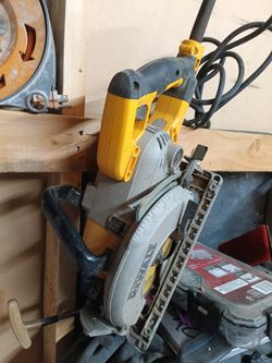 DeWalt Corded 7 1/4 Saw