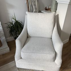 Like-New Luxury Swivel Chair – White & Cream Pattern, $1200 Retail