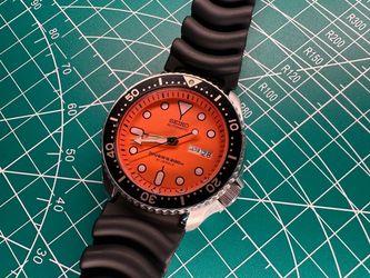 Seiko SKX011j Men’s Dive Watch